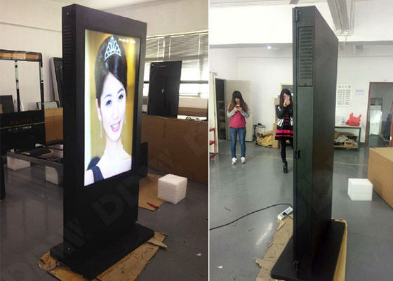 Jaringan tampilan digital signage luar layar LCD 1500 - 2500cd / m*m kecerahan