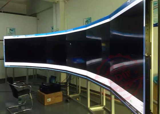 65 "Dinding Video Melengkung 500 Nits 1080p Resolusi Tinggi 3.5mm Snarrow Bezel DDW-LW650HN11