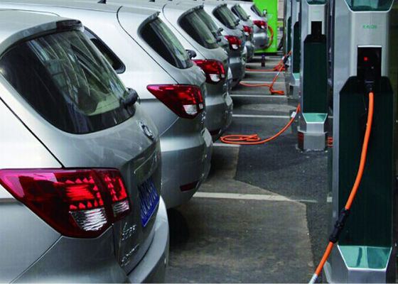 Outdoor ISO9001 Biaya Tumpukan Digital Signage 70 Inch DDW-AD7001S Untuk Mobil Energi 2500 Nits