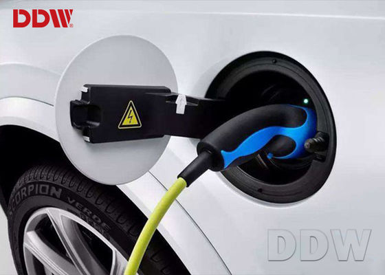 Outdoor ISO9001 Biaya Tumpukan Digital Signage 70 Inch DDW-AD7001S Untuk Mobil Energi 2500 Nits