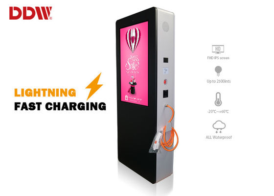 Tuduhan Luar Biaya Tumpukan Tumpukan Digital Signage 2500 Nits AC 110V-240V Untuk Mobil Energi