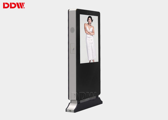 2000 Nits 55 "Lantai Standing Outdoor Digital Signage Kiosk Dengan Sistem Pendingin Kipas